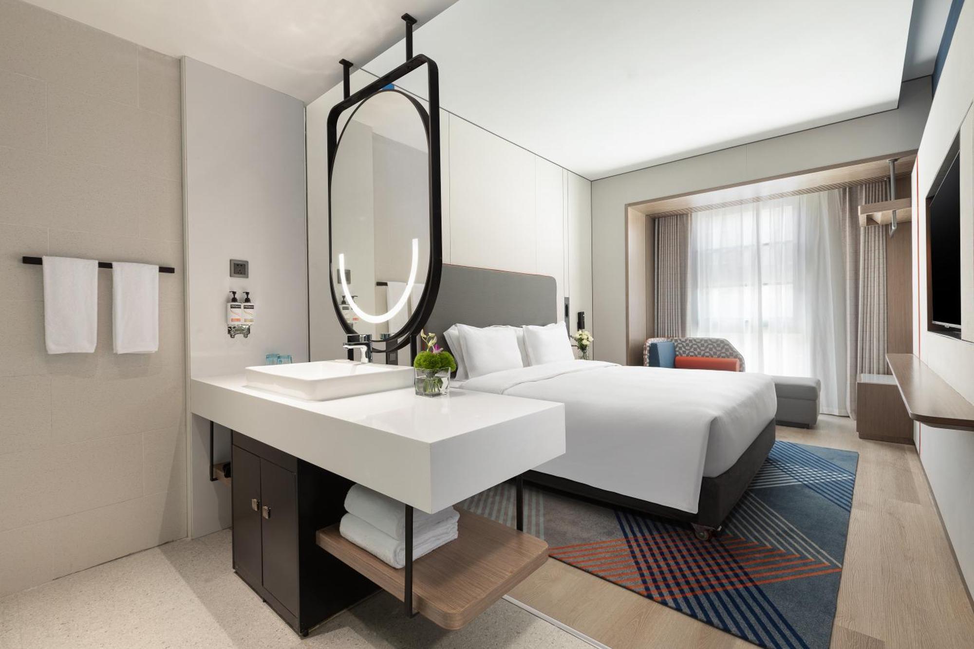 Holiday Inn Express Changfeng Park Shanghai Exteriör bild