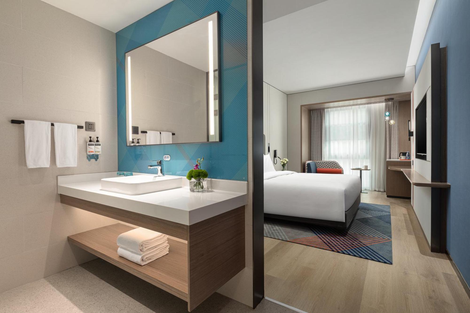 Holiday Inn Express Changfeng Park Shanghai Exteriör bild
