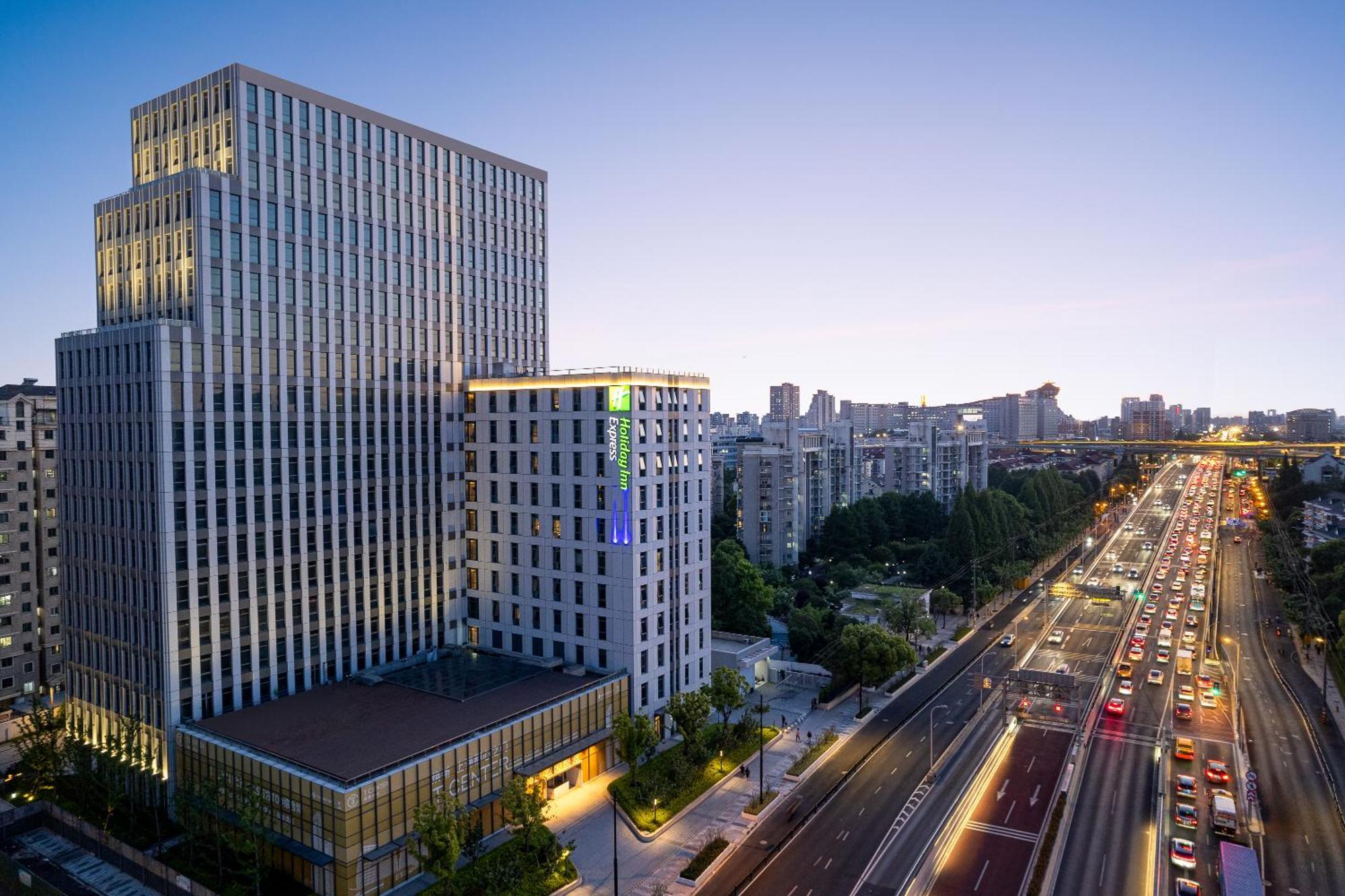 Holiday Inn Express Changfeng Park Shanghai Exteriör bild