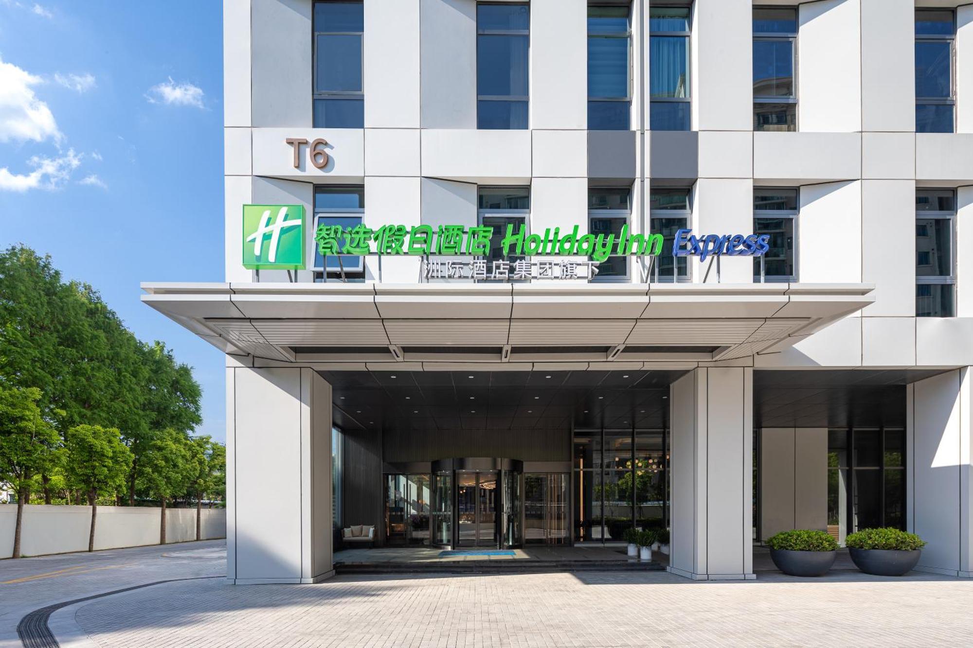 Holiday Inn Express Changfeng Park Shanghai Exteriör bild