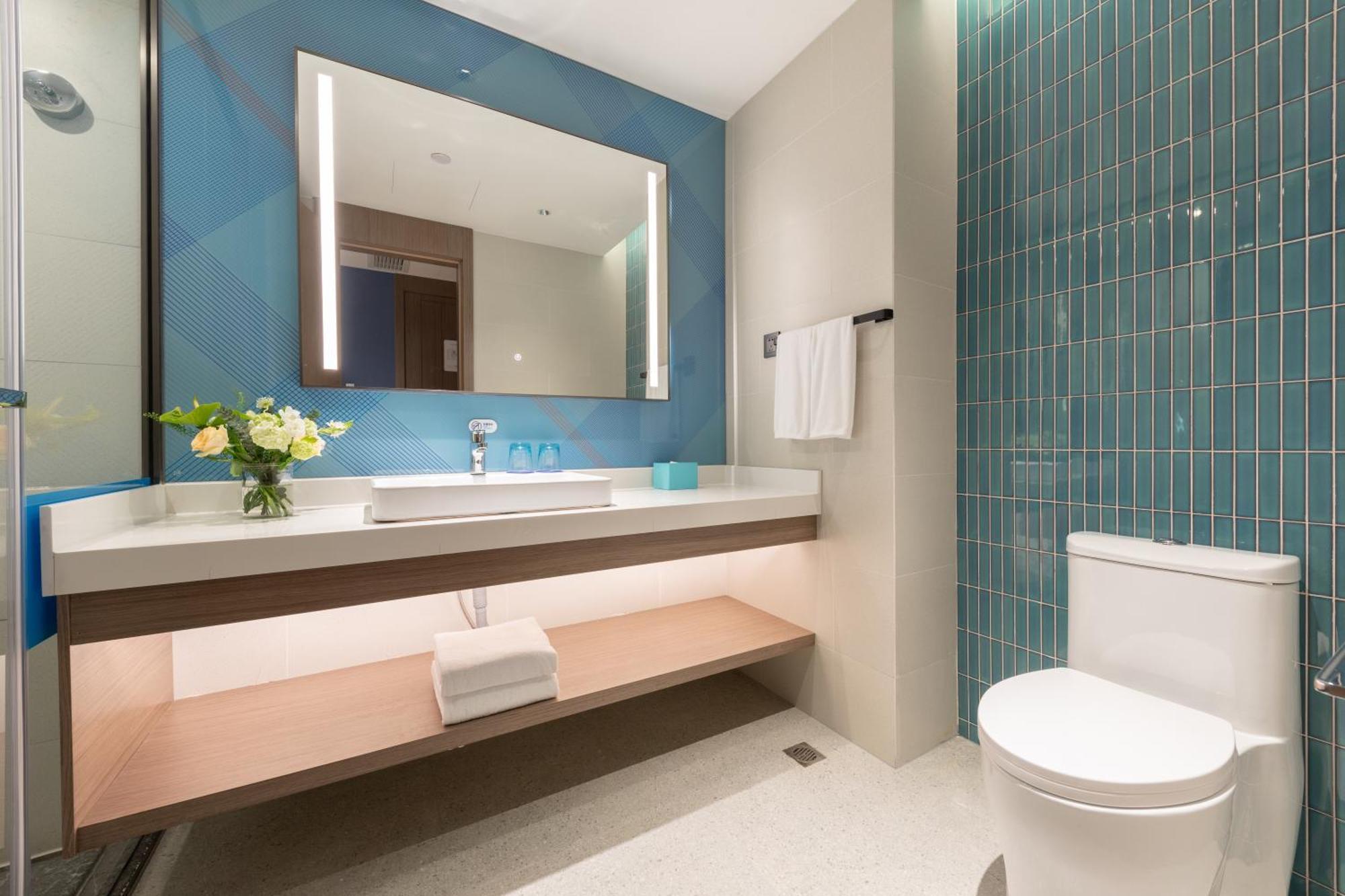 Holiday Inn Express Changfeng Park Shanghai Exteriör bild