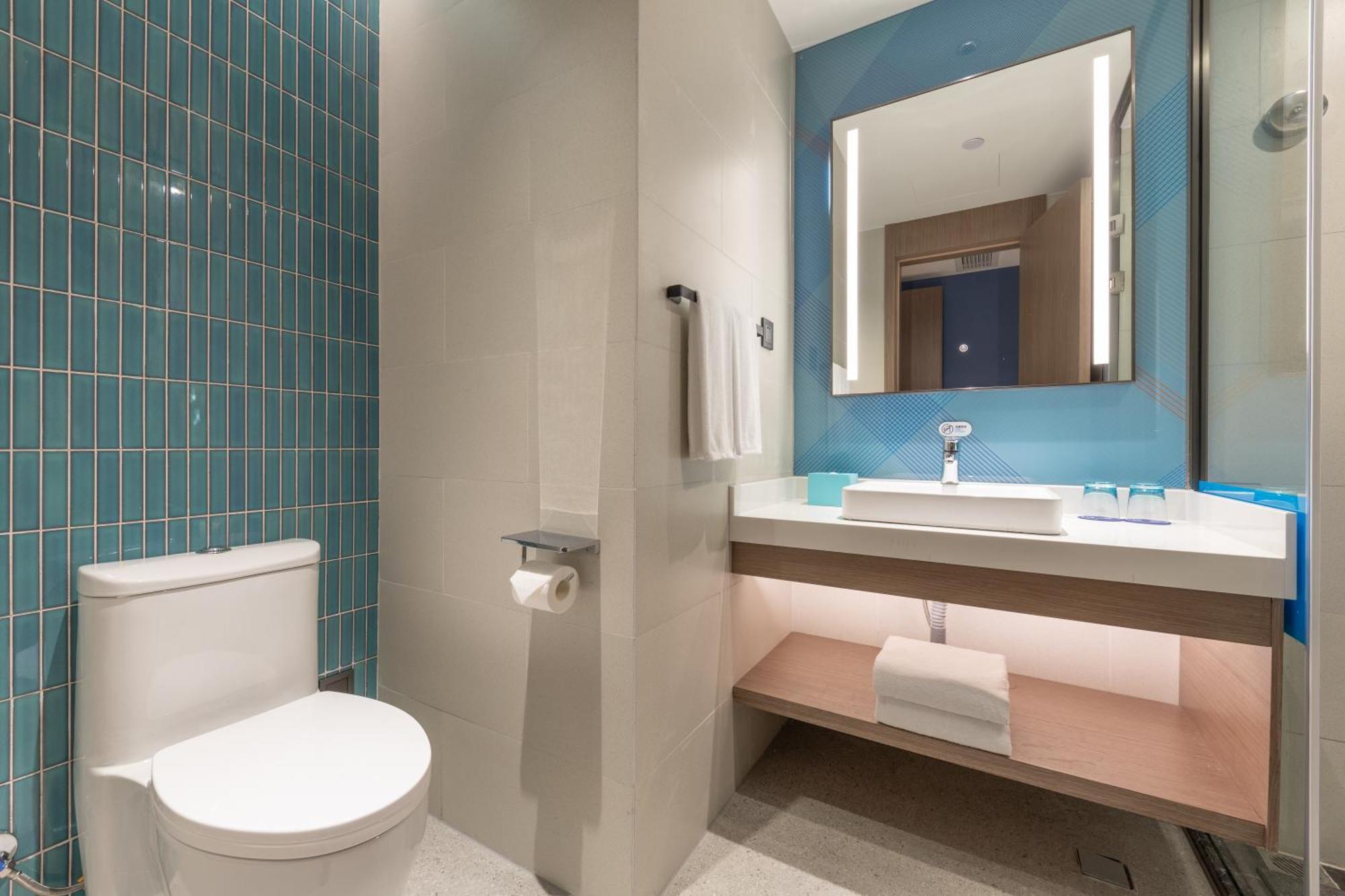 Holiday Inn Express Changfeng Park Shanghai Exteriör bild