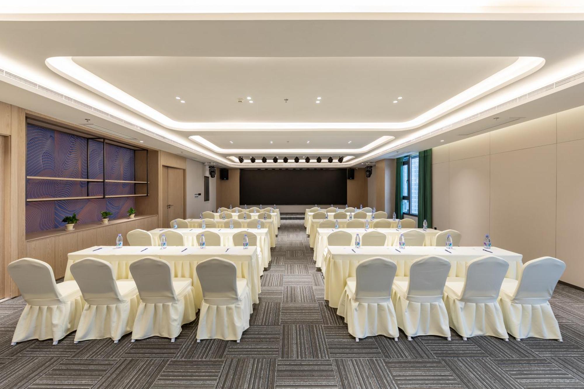 Holiday Inn Express Changfeng Park Shanghai Exteriör bild